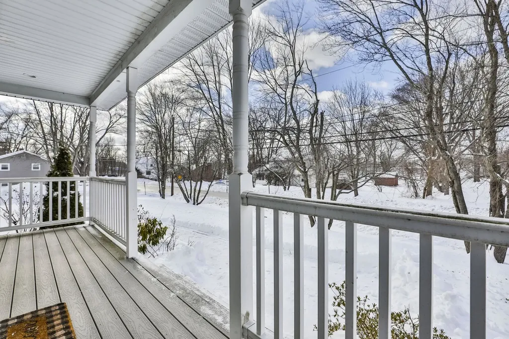 19 Cummings Street Hudson NH 03051