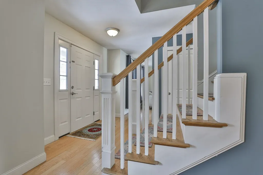 19 Cummings Street Hudson NH 03051