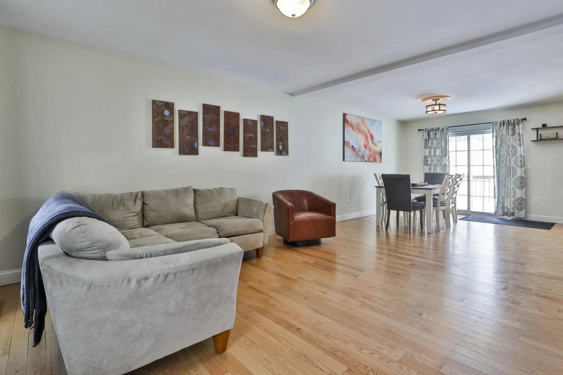 19 Cummings Street Hudson NH 03051