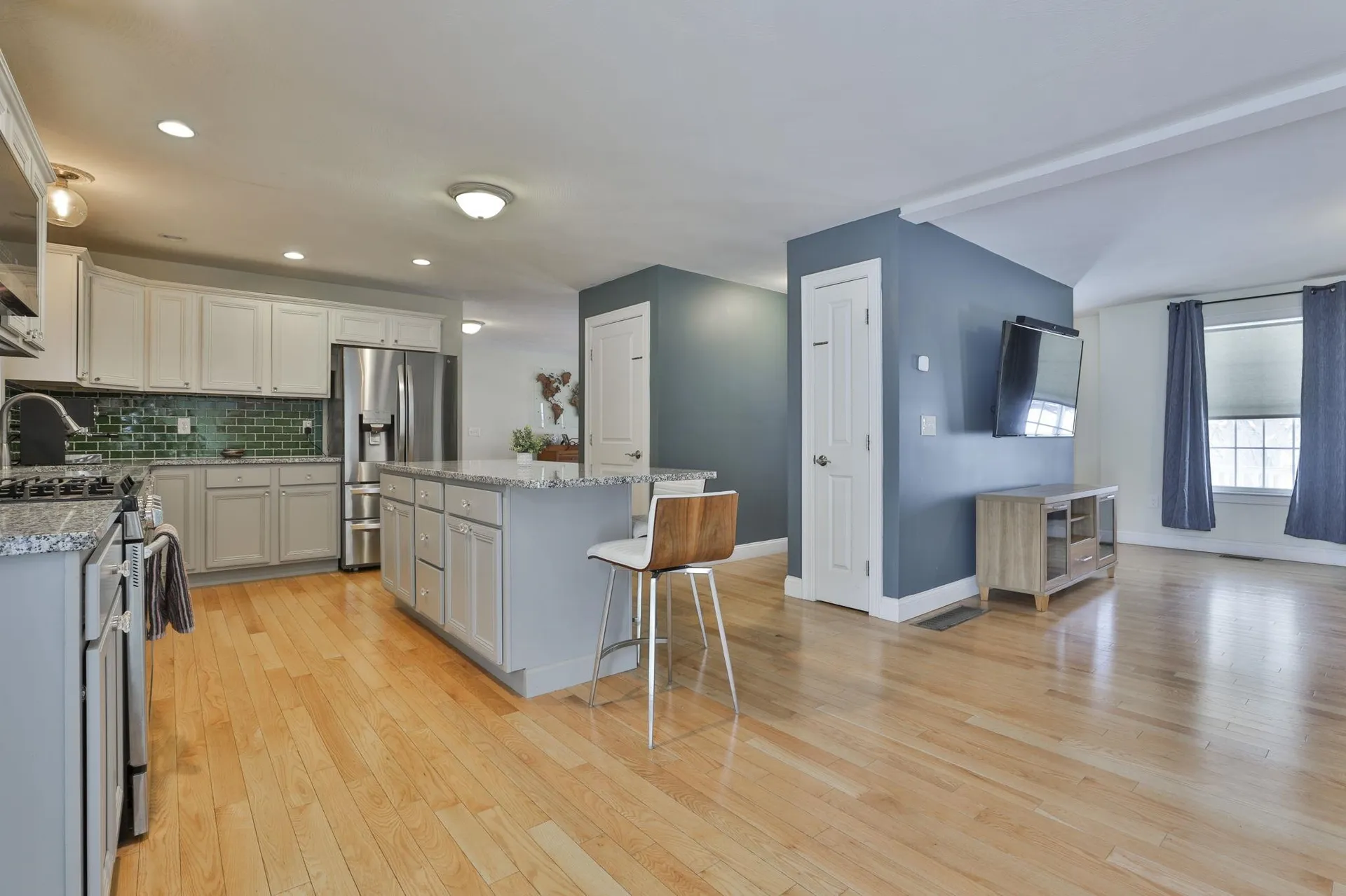 19 Cummings Street Hudson NH 03051