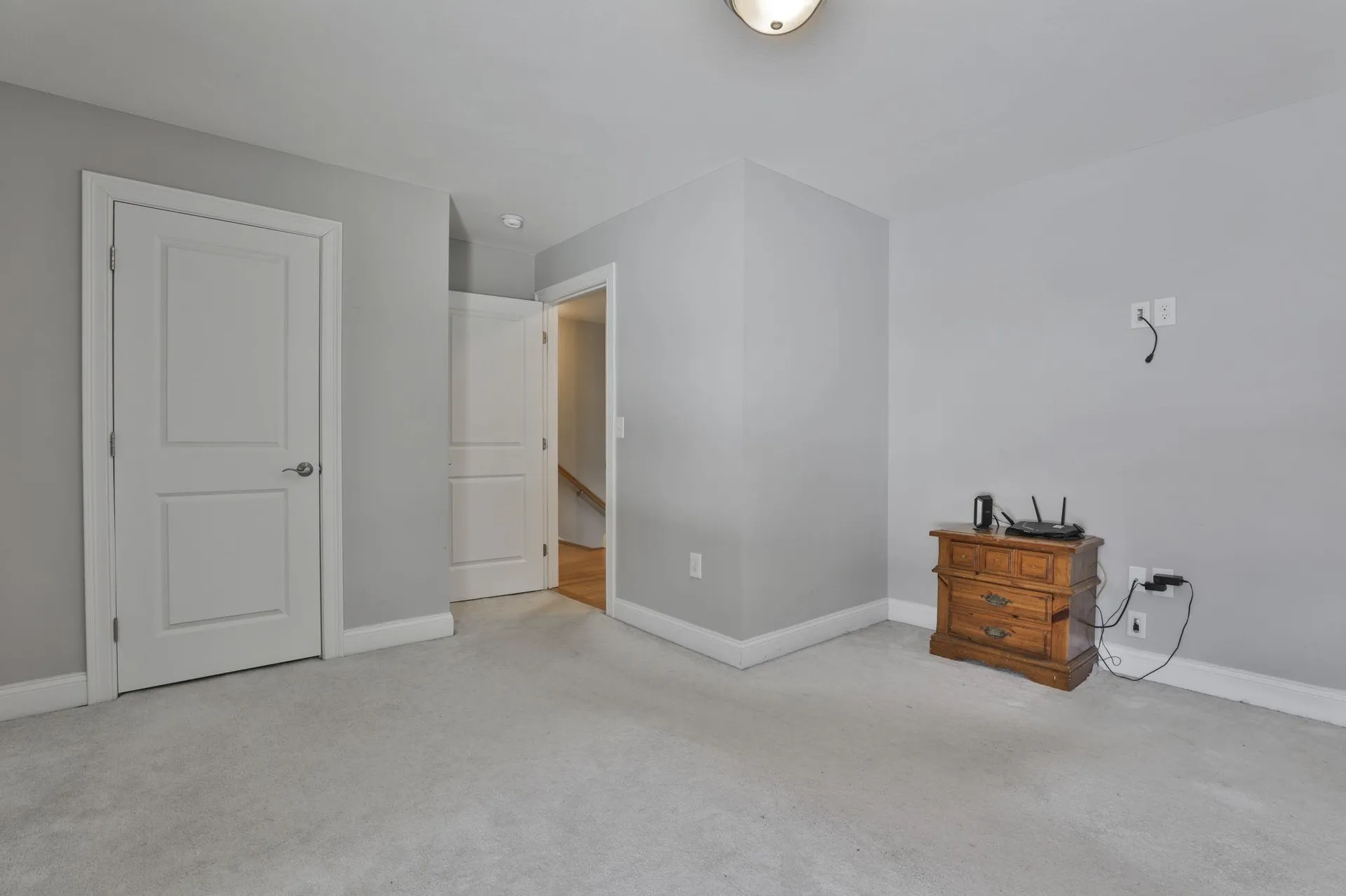 19 Cummings Street Hudson NH 03051