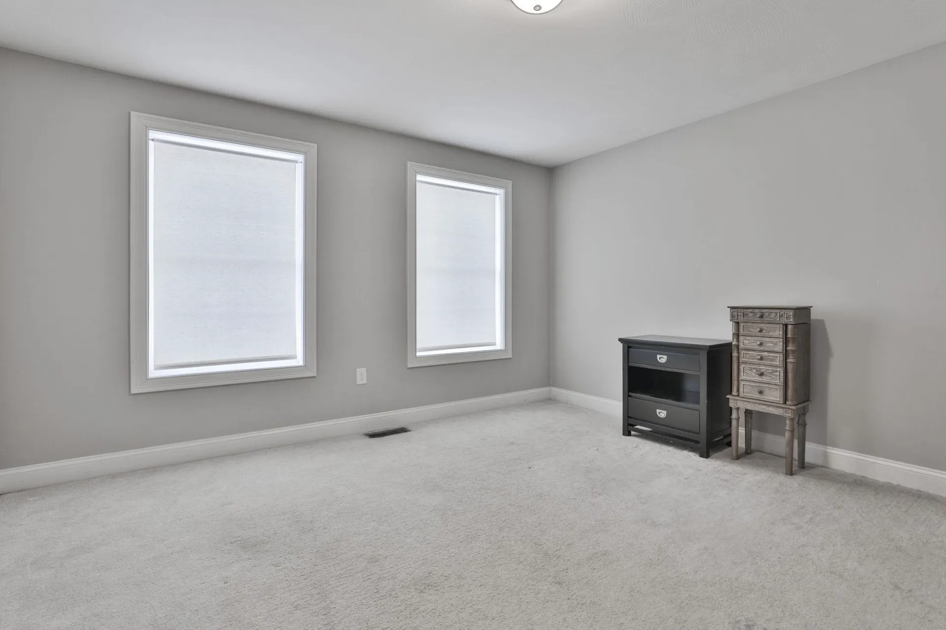 19 Cummings Street Hudson NH 03051