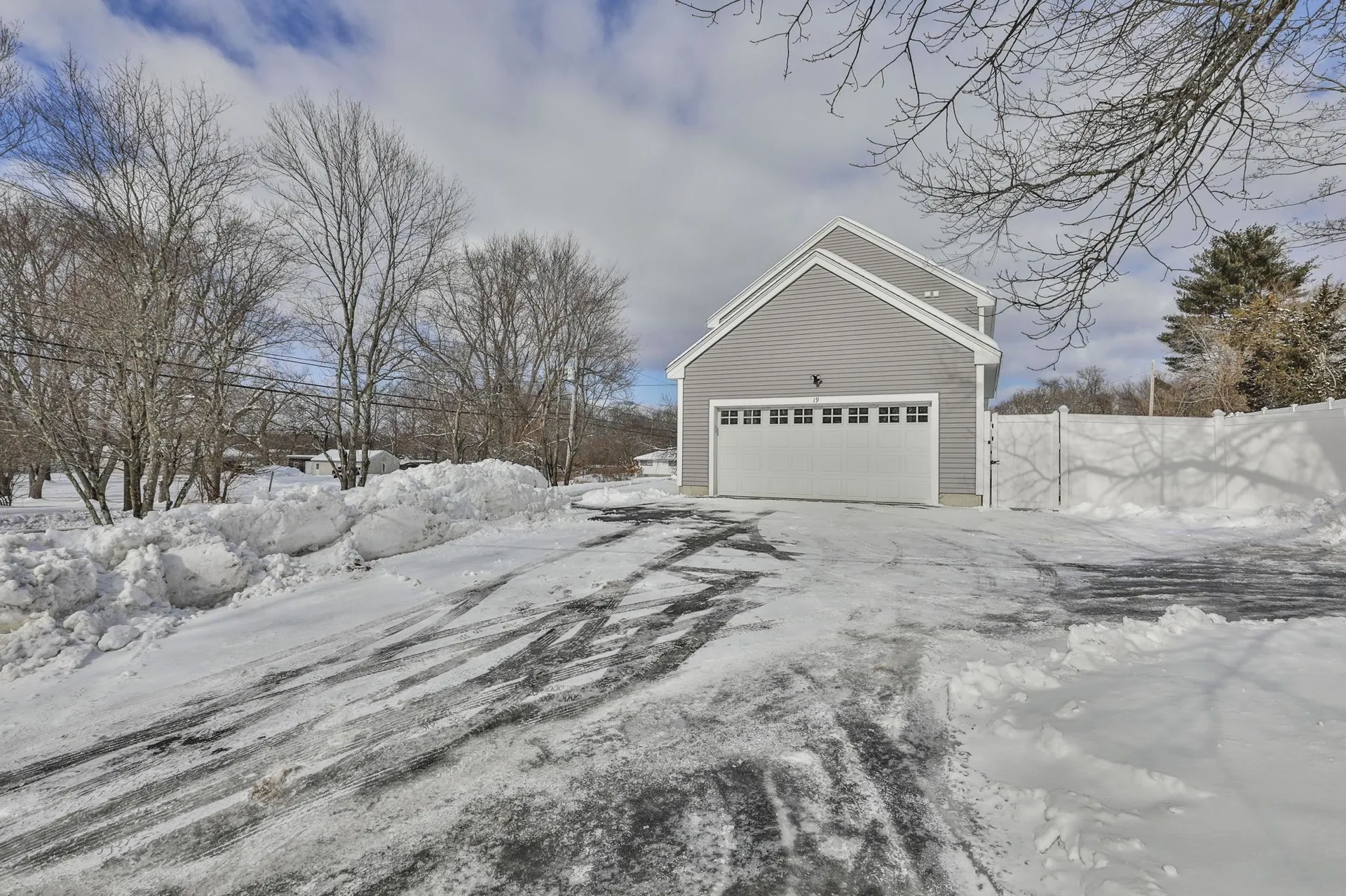 19 Cummings Street Hudson NH 03051