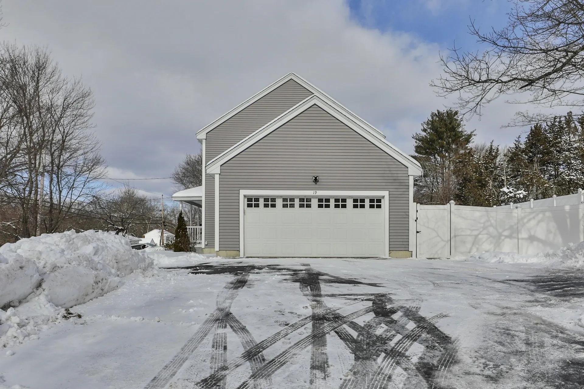 19 Cummings Street Hudson NH 03051