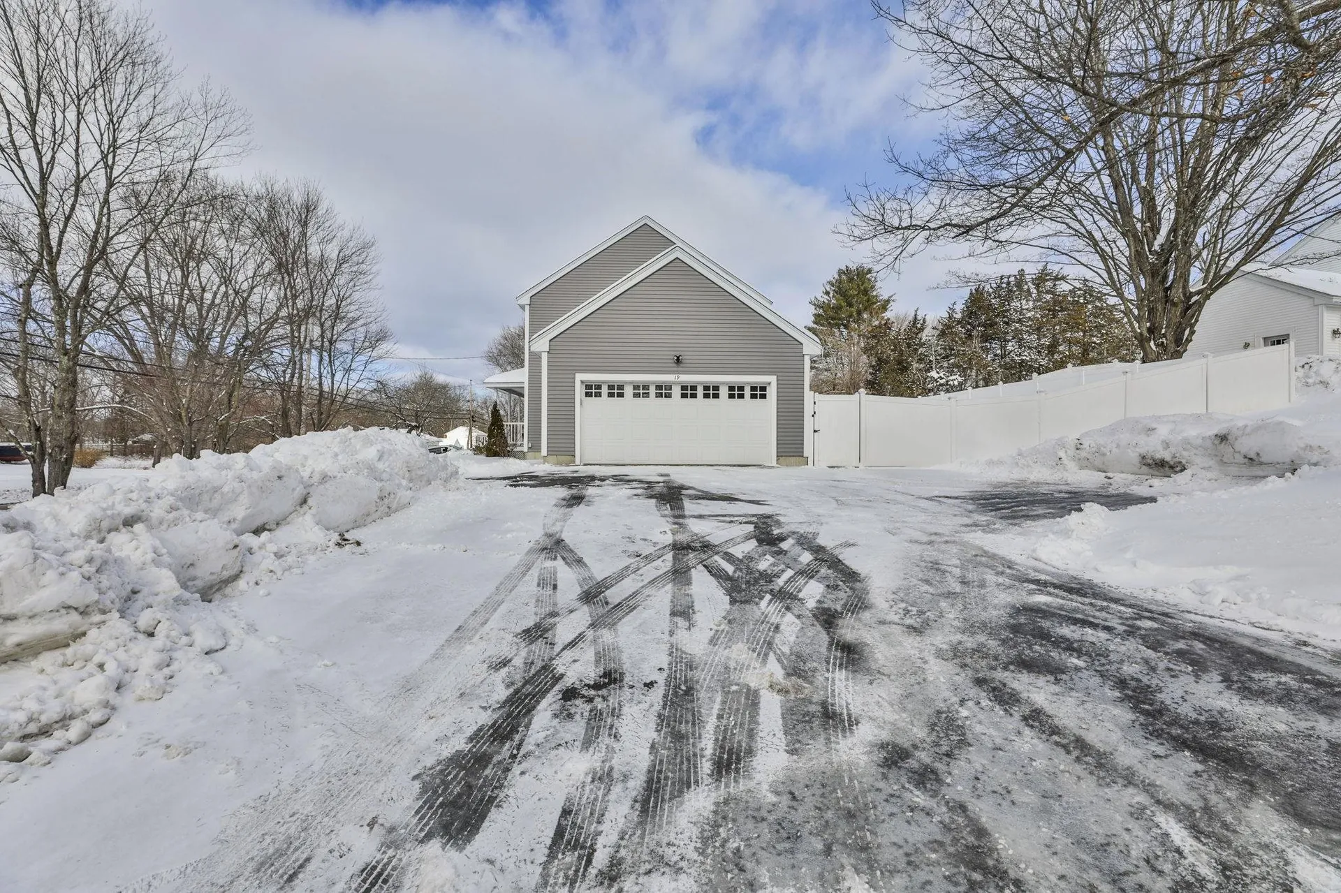 19 Cummings Street Hudson NH 03051