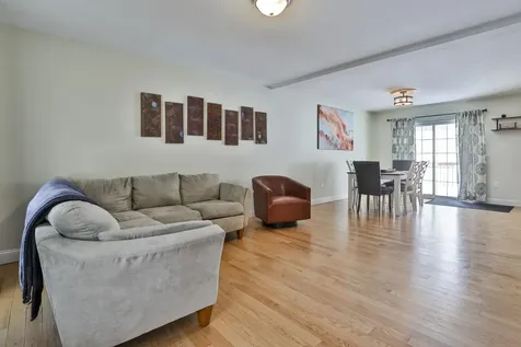 19 Cummings Street Hudson NH 03051