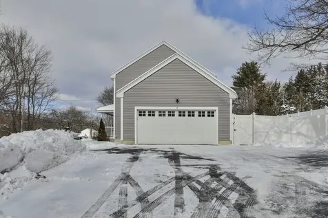 19 Cummings Street Hudson NH 03051