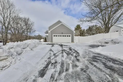 19 Cummings Street Hudson NH 03051