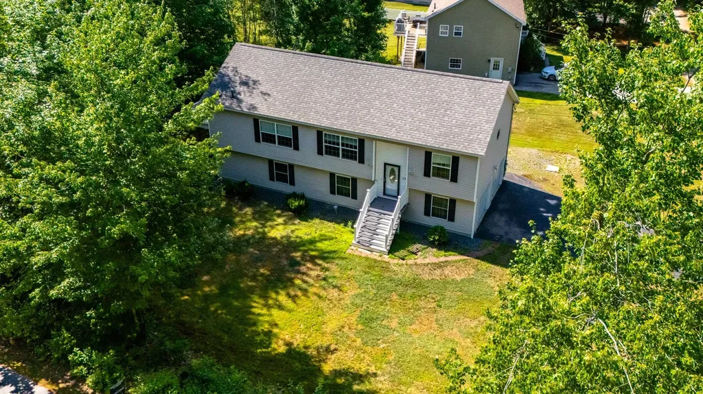 29 Ossipee Lake Drive Ossipee NH 03814