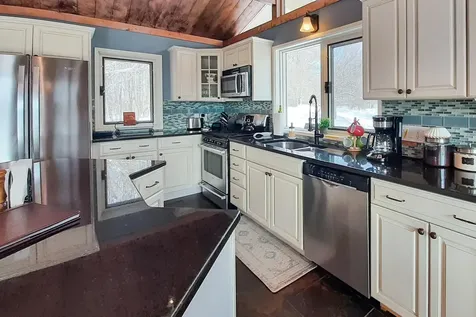 166 Robbins Hill Lane Hartford VT 05059