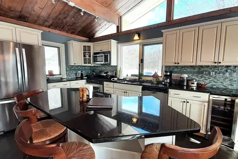 166 Robbins Hill Lane Hartford VT 05059