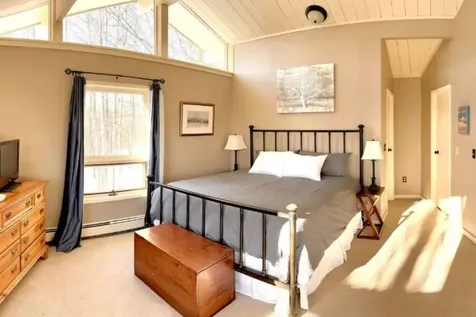166 Robbins Hill Lane Hartford VT 05059