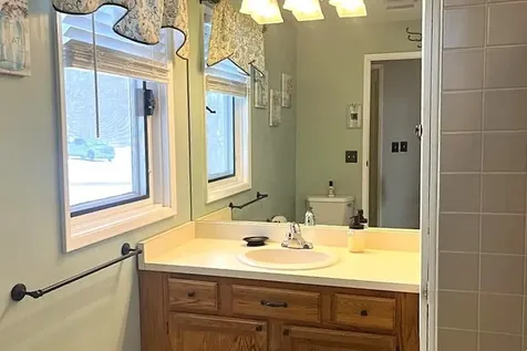 166 Robbins Hill Lane Hartford VT 05059
