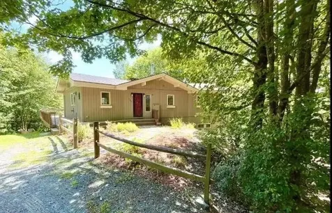 166 Robbins Hill Lane Hartford VT 05059