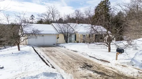 22 Fox Hollow Road Newbury NH 03255