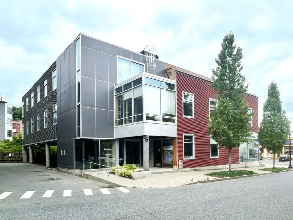 15 Railroad Row Hartford VT 05001