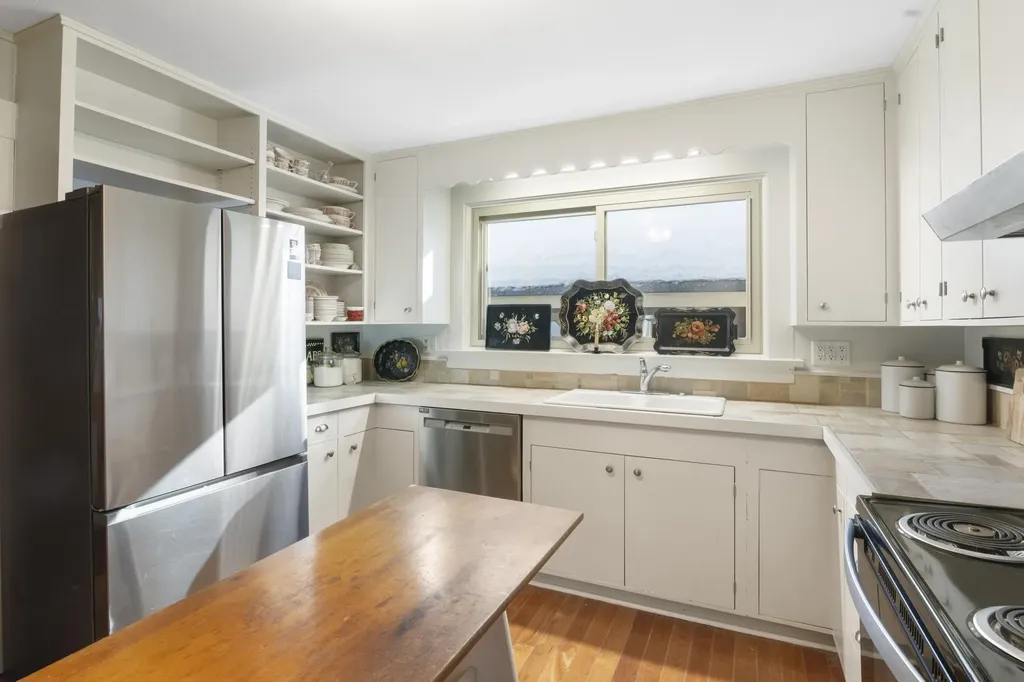 52 Belmont Avenue Brattleboro VT 05301