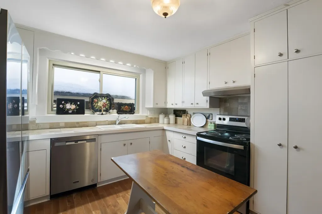 52 Belmont Avenue Brattleboro VT 05301