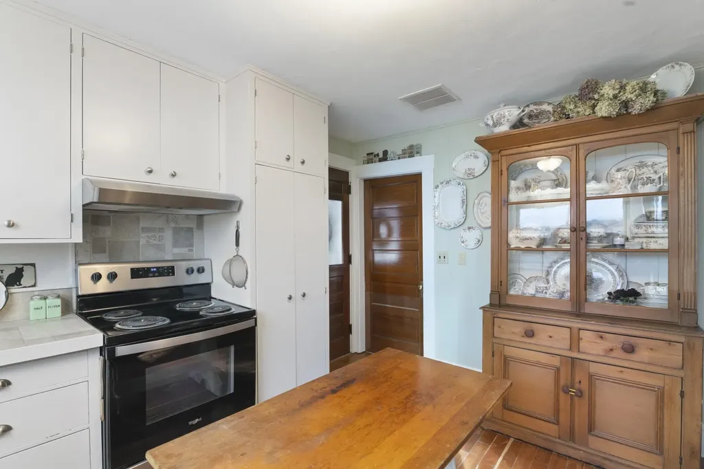 52 Belmont Avenue Brattleboro VT 05301