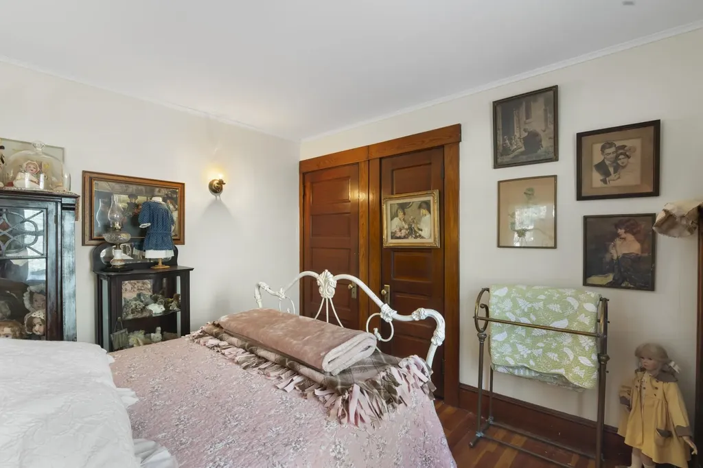 52 Belmont Avenue Brattleboro VT 05301