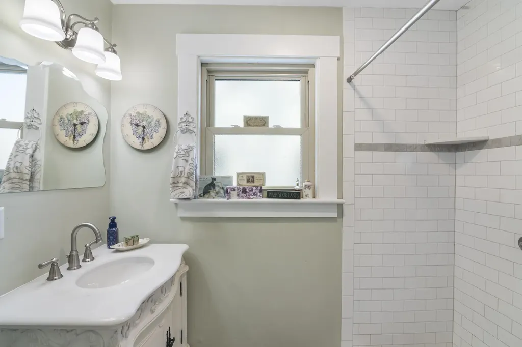 52 Belmont Avenue Brattleboro VT 05301