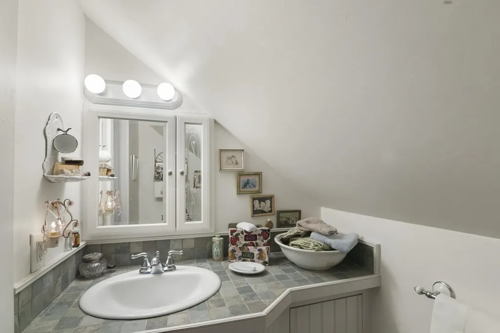 52 Belmont Avenue Brattleboro VT 05301