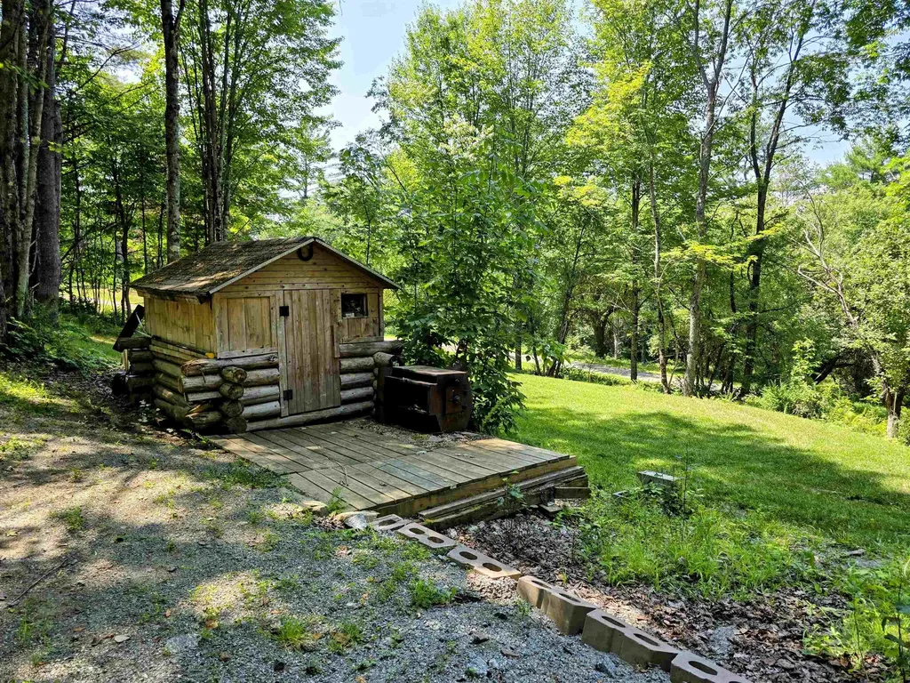 82 Hodge Hill Road Lisbon NH 03585