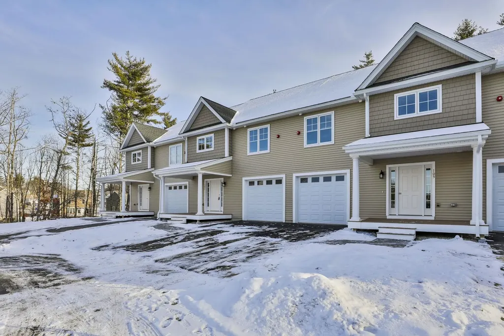 22 Centerwood Way Manchester NH 03102