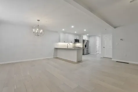 22 Centerwood Way Manchester NH 03102