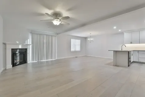 22 Centerwood Way Manchester NH 03102