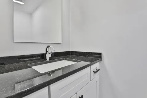 22 Centerwood Way Manchester NH 03102