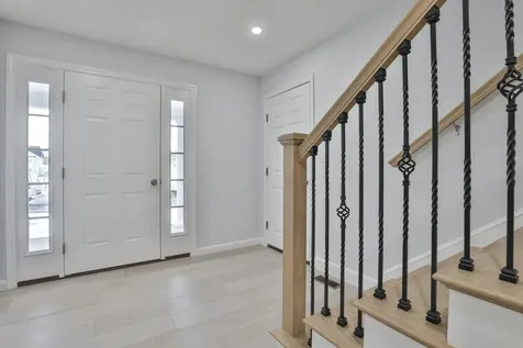 22 Centerwood Way Manchester NH 03102