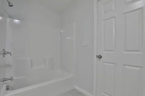 22 Centerwood Way Manchester NH 03102