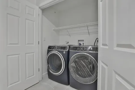 22 Centerwood Way Manchester NH 03102