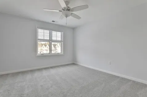 22 Centerwood Way Manchester NH 03102