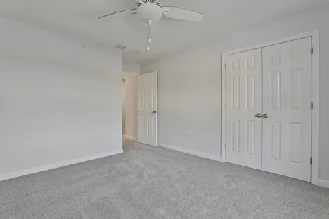 22 Centerwood Way Manchester NH 03102