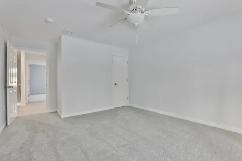 22 Centerwood Way Manchester NH 03102