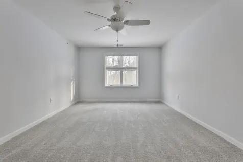 22 Centerwood Way Manchester NH 03102