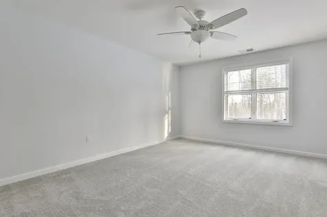22 Centerwood Way Manchester NH 03102