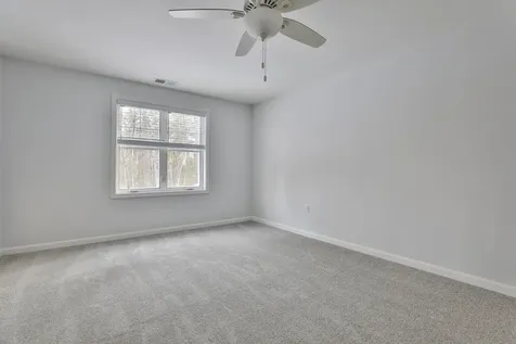 22 Centerwood Way Manchester NH 03102