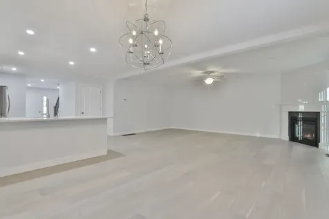 22 Centerwood Way Manchester NH 03102