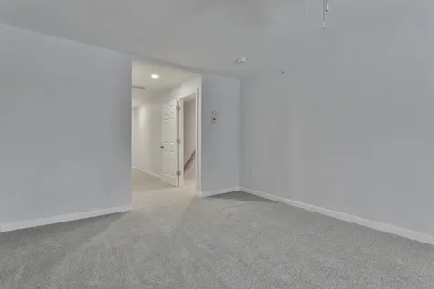 22 Centerwood Way Manchester NH 03102