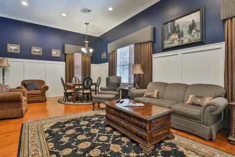 22 Centerwood Way Manchester NH 03102