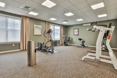 22 Centerwood Way Manchester NH 03102