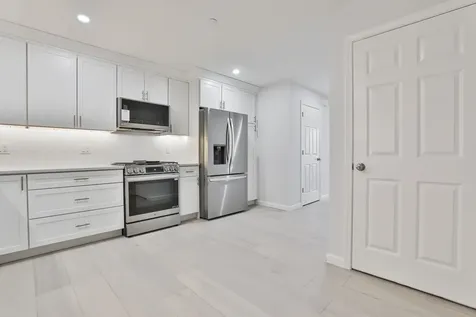 22 Centerwood Way Manchester NH 03102