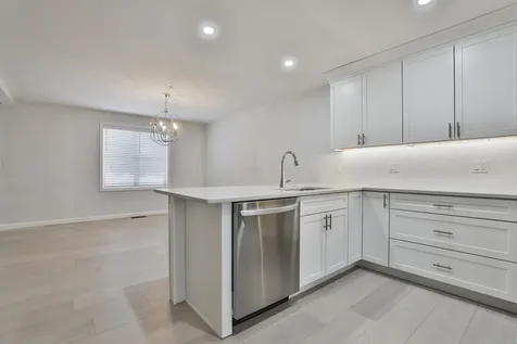 22 Centerwood Way Manchester NH 03102