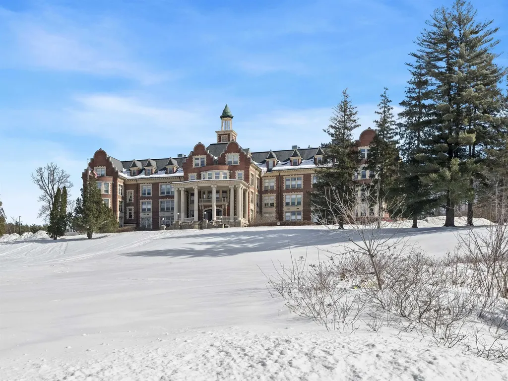15 Mount Saint Marys Way Hooksett NH 03106