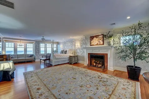 34 Willow Avenue North Hampton NH 03862