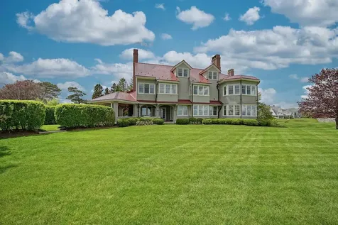 34 Willow Avenue North Hampton NH 03862