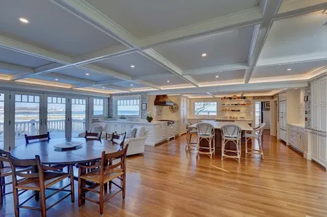 34 Willow Avenue North Hampton NH 03862
